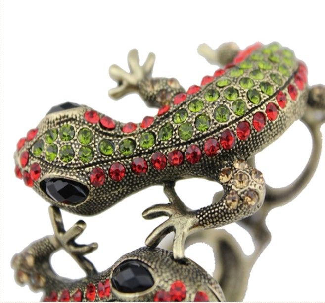 European_Style_Retro_Diamond_Lizard_Female_Exaggerated_Bracelet_p30883_3.jpg